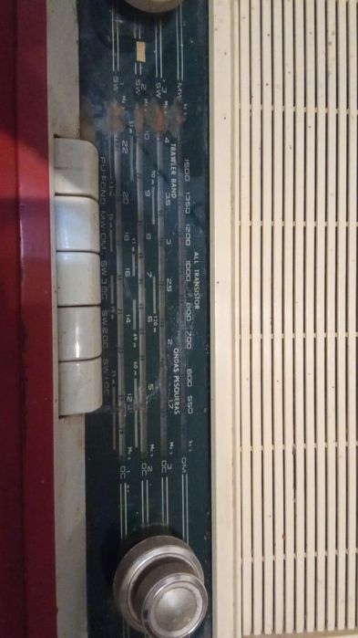 Antigo rádio SIERA da década 1940s.