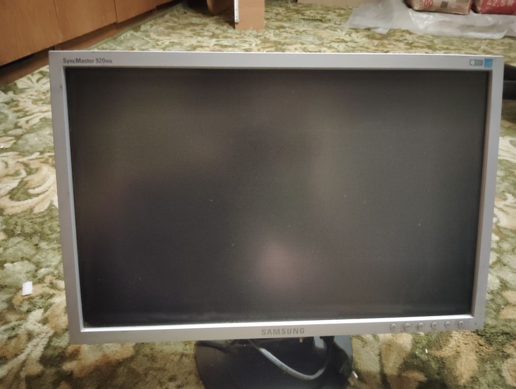 Продаю монітор в доброму стані.