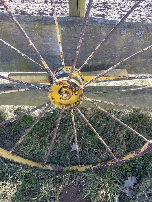 Stare metalowe koło - antyk