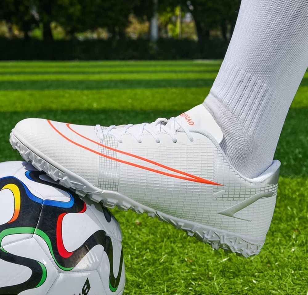 Buty piłkarskie obuwie sportowe turfy orlik futbolówki