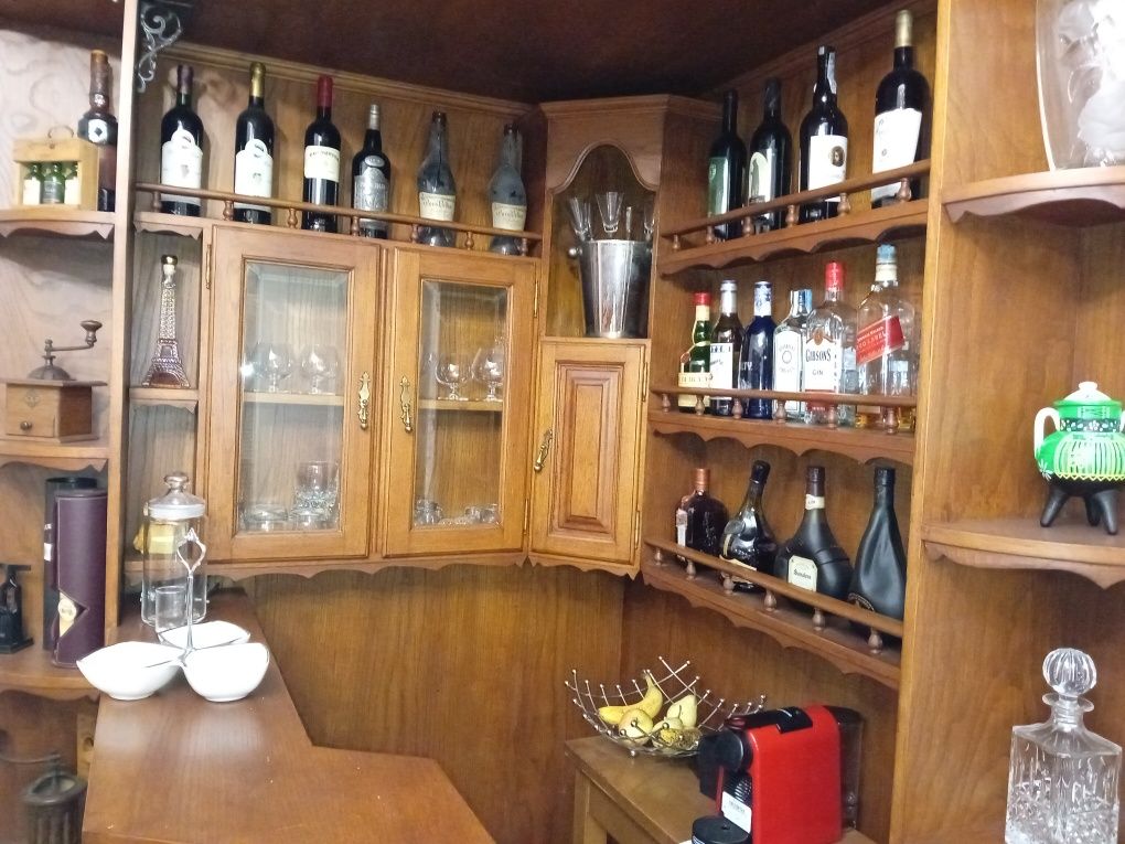 Bar de madeira canto