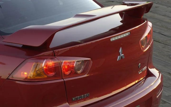 MITSUBISHI LANCER X 10 GTS SPOILER NA KLAPE PODKŁAD