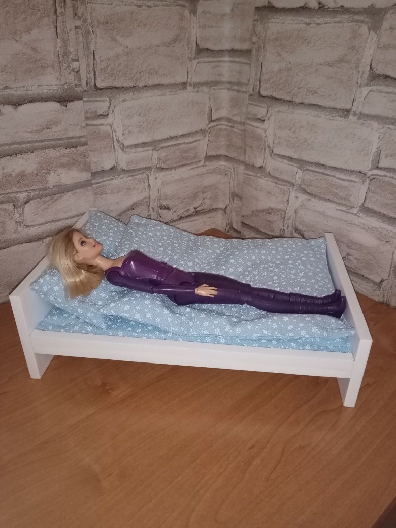 Łóżko drewniane podwójne dla lalek Barbie
