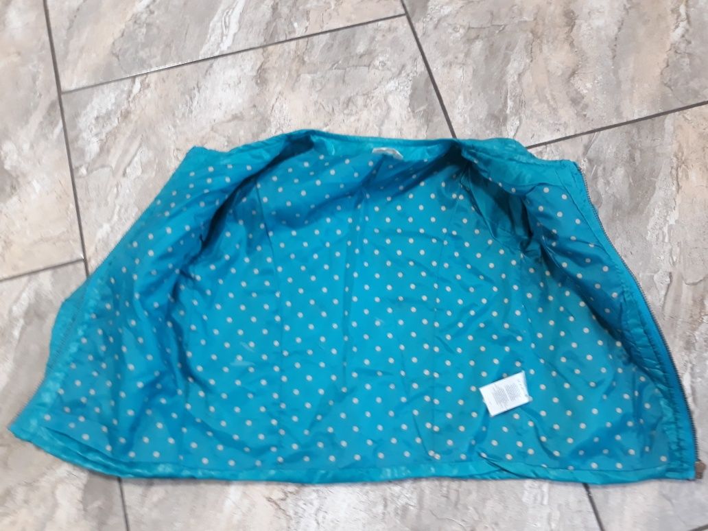 Niebieska wiosenna kurteczka dla dziewczynki rozmiar 116