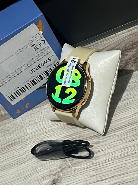 Smartwatch damski Active – elegancki zegarek z dotykowym ekranem i