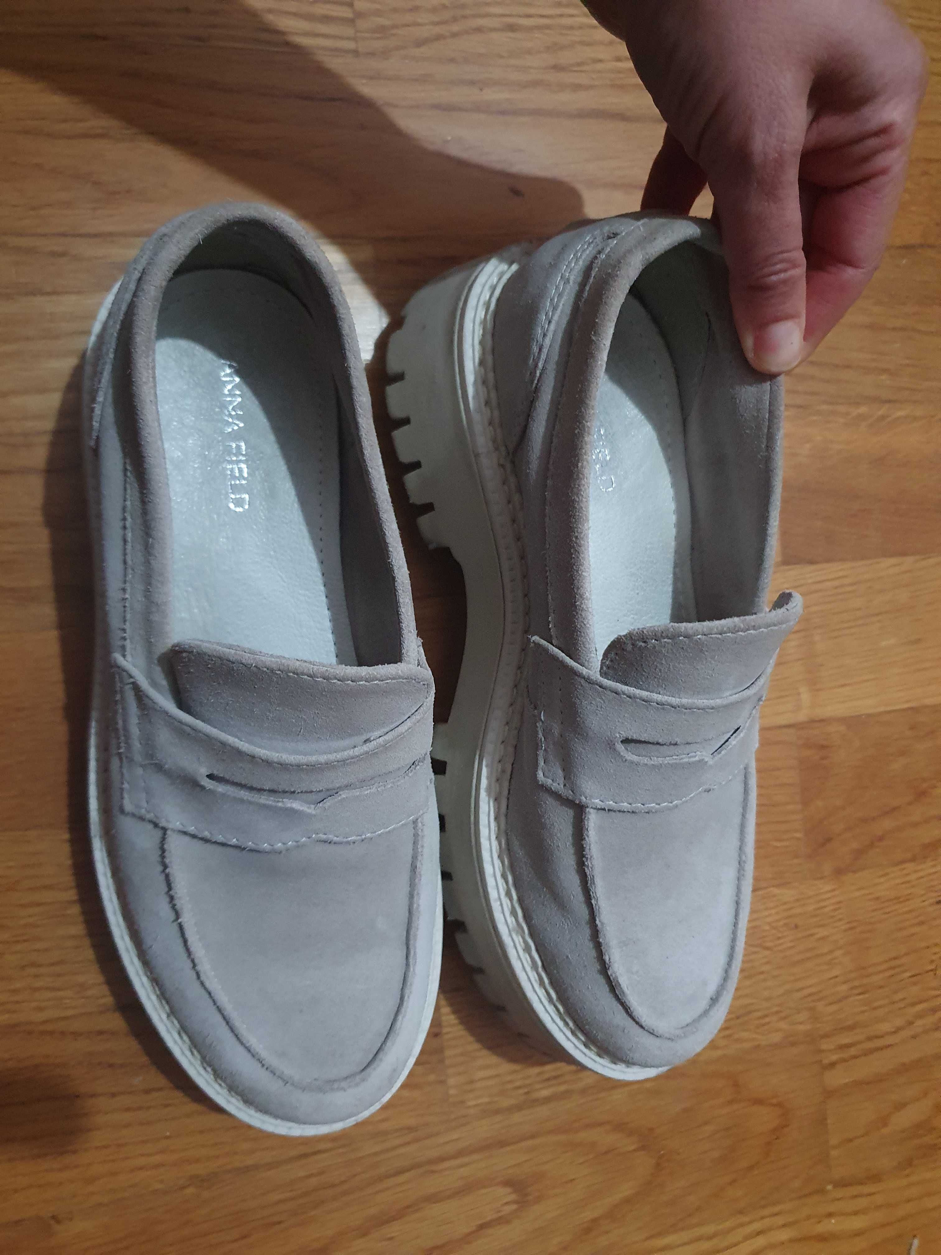 Mocassins de pele
