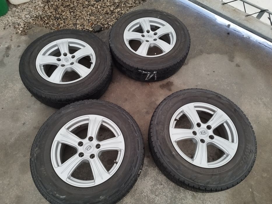 Witam sprzedam ładny zestaw kół zimowych Kia 215/70/R16C