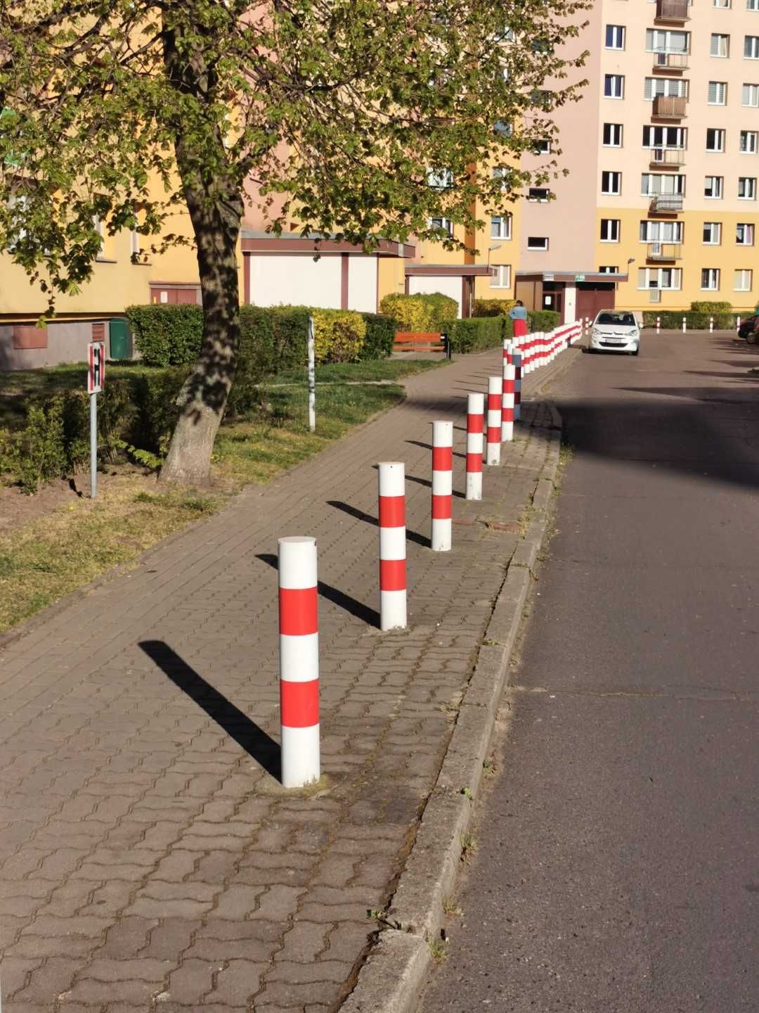 Słupki drogowe chodnikowe parkingowe blokujące U12