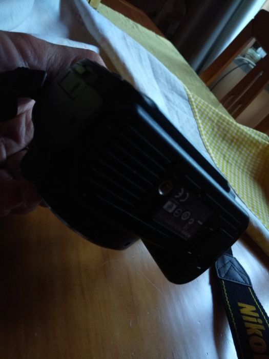 Nikon D3000 usada