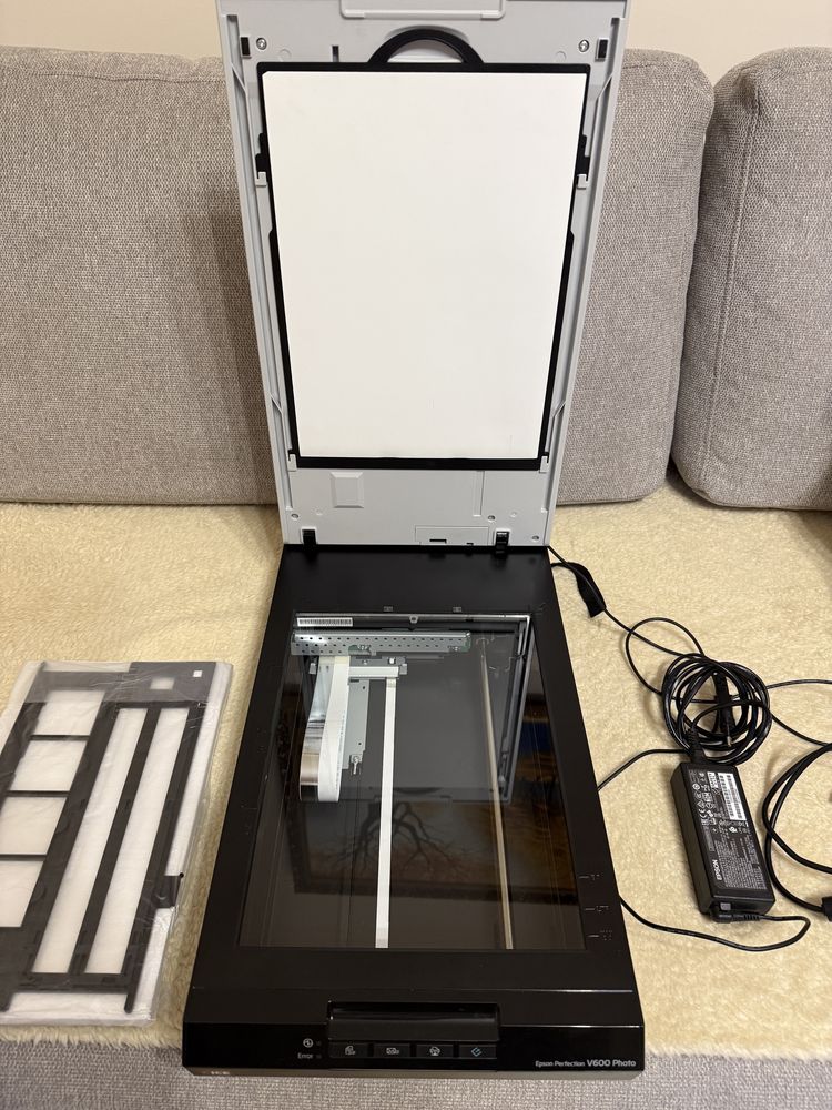 Skaner EPSON V600 Perfection - stan bardzo dobry