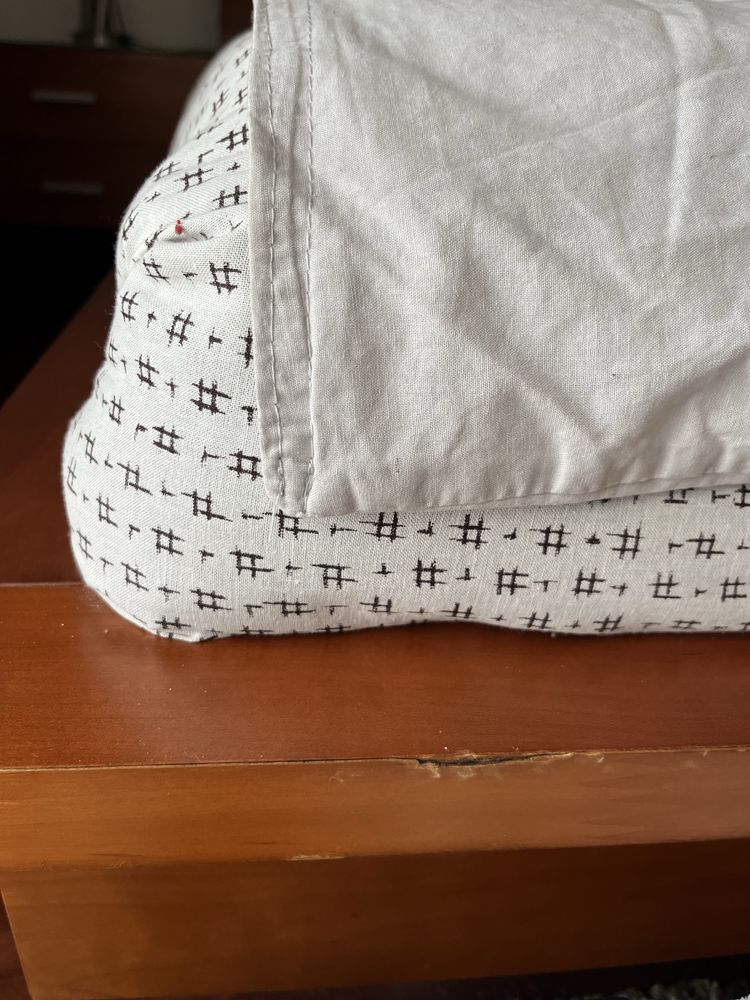 Cama de casal em madeira