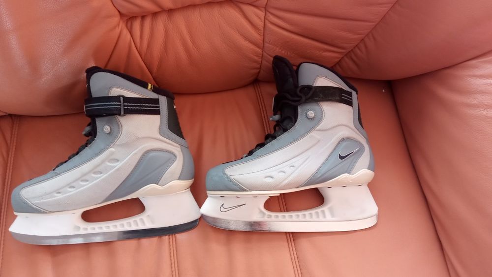 Łyżwy hokejowe Nike Płoza bauer .Rozmiar 42 Wkładka 27 cm. BDB stan