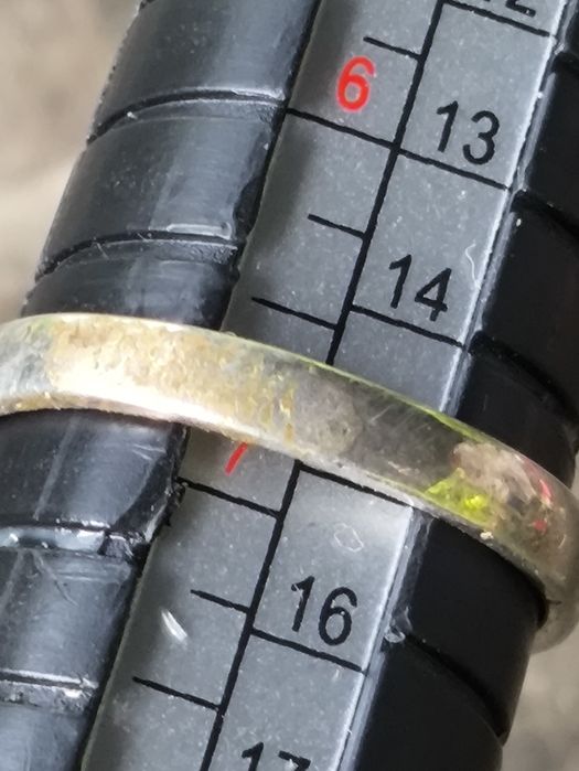 Stary srebrny pierścionek z fioletowym oczkiem . Vintage