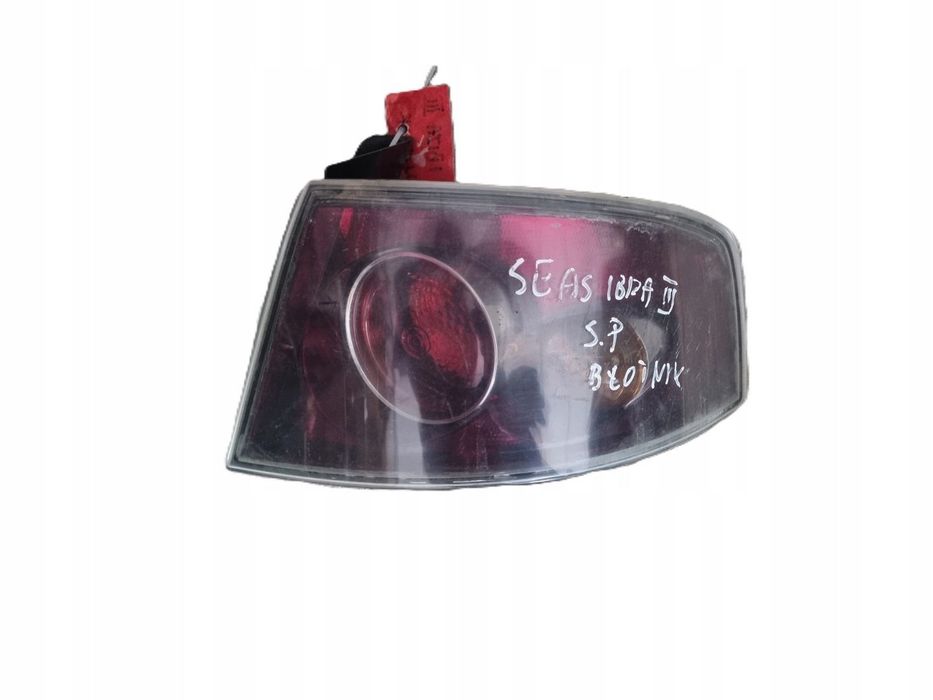SEAT IBIZA III 02-08 LAMPA PRAWY TYŁ PRAWA TYLNA W BŁOTNIK EU