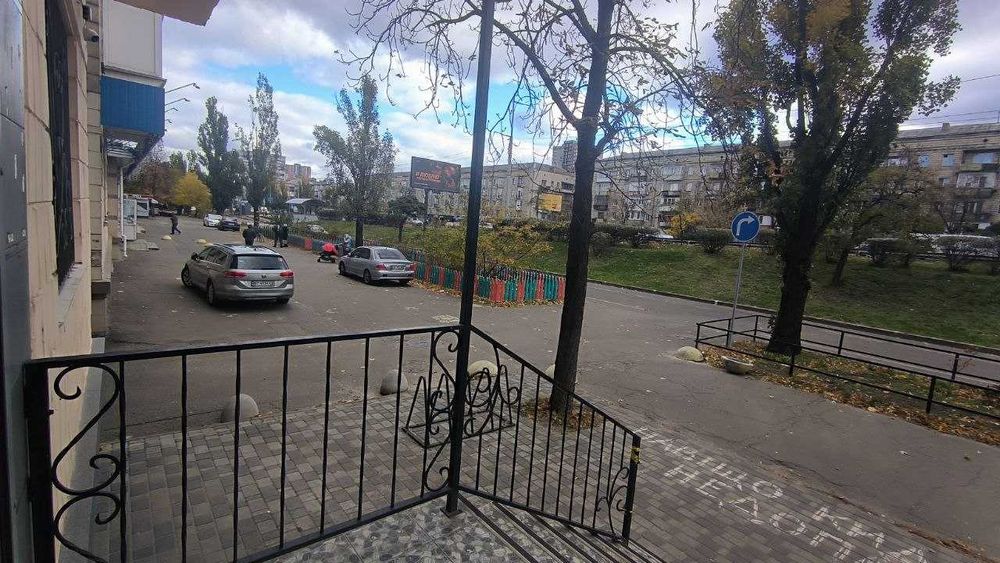ПРОДАЖ приміщення 31кв. Н/Ф 1 поверх фасад пр. Соборності 16