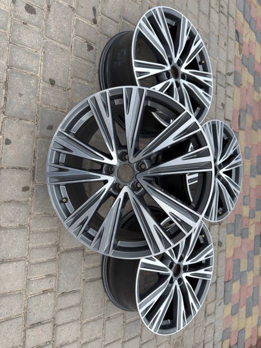 Комплект дисків з Audi A6 C8 2019 року R20 5*112