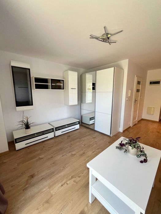 Kawalerka z ogródkiem, Jar ul. Strobanda, garaż