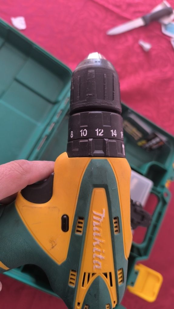 Makita aparafusadora com função martelo