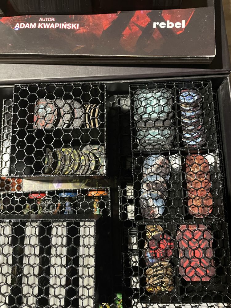 Nemesis Lockdown + Zawartosc dodatkowa insert