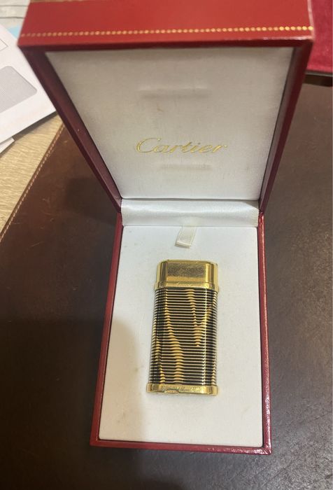 Isqueiro dourado Cartier “ Piton “
