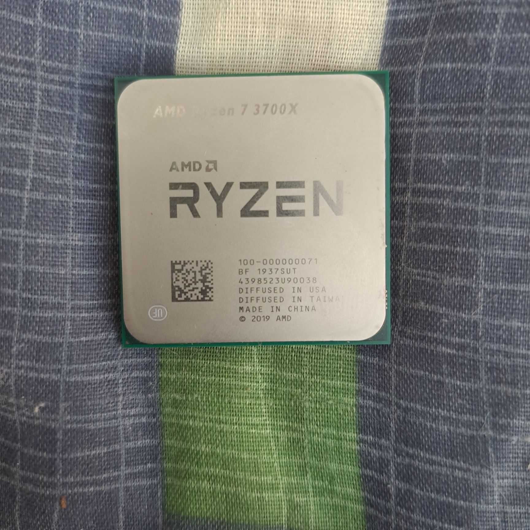 AMD Ryzen 7 3700X + Cooler Wraith Prism RGB