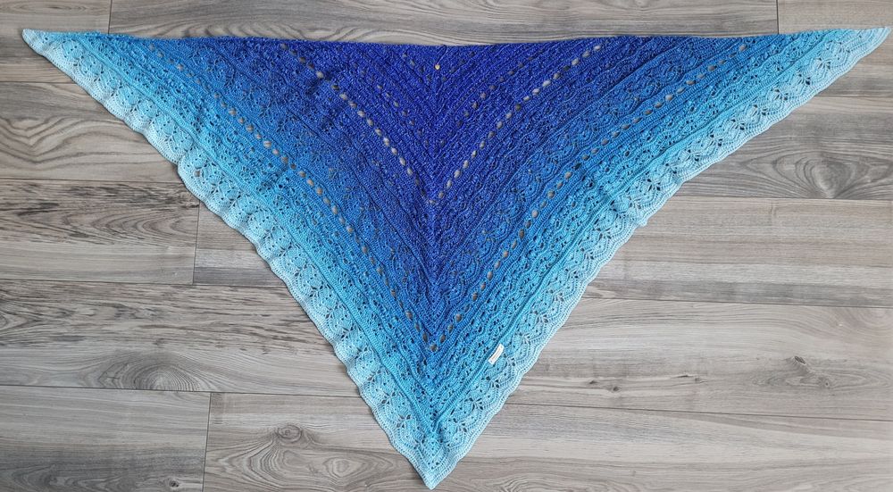 chusta robiona ręcznie na szydełku Wildberry