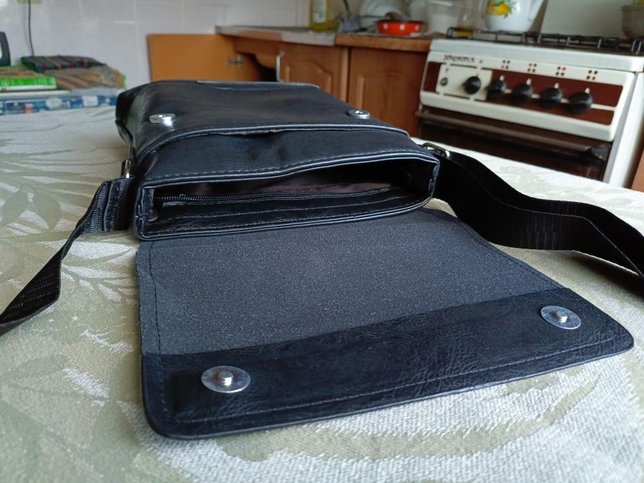 Продам мужскую сумку-барсетку