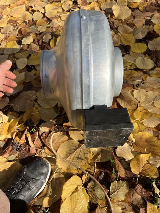 Вытяжка на 220 новая