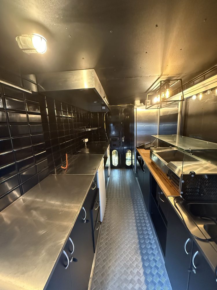 Mercedes 308D Foodtruck w pełni wyposażony pod gastronomię
