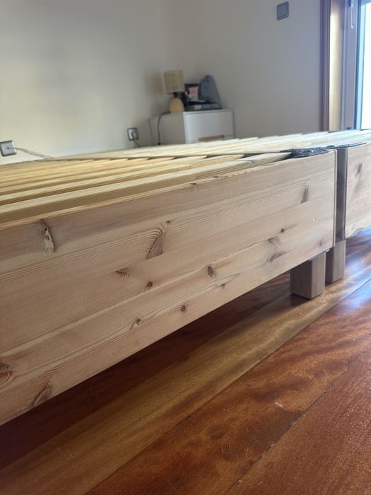 Estrado em perfeitas condiçoes 90x200 , 180x200 juntos