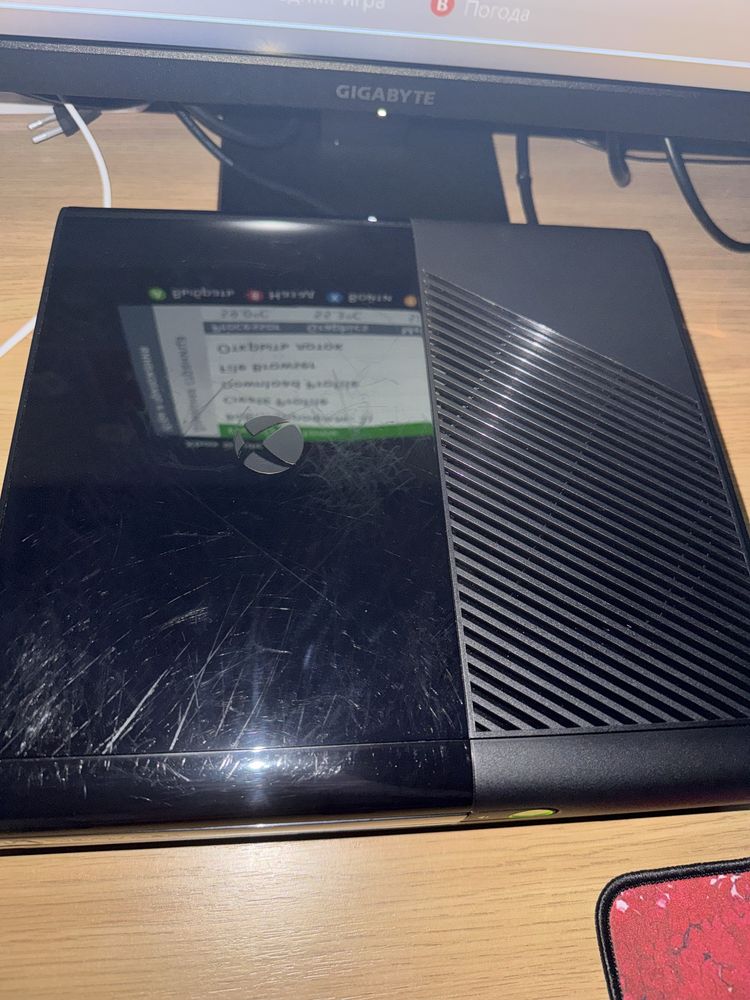 Xbox 360E Freeboot 250 гб з геймпадом оригінал