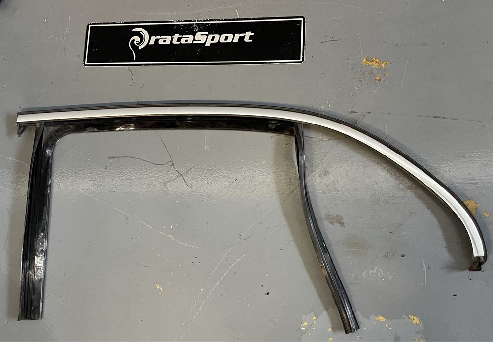 Frisos portas frente e tras esquerdas Mercedes W177