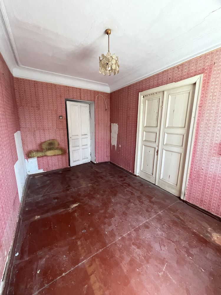 Продаж великої 2к.к. Сталінки в Центрі, вул. Декабристів, біля «Казки»