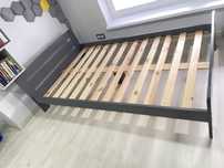 Łóżko drewniane kolor szary pod materac 120x200