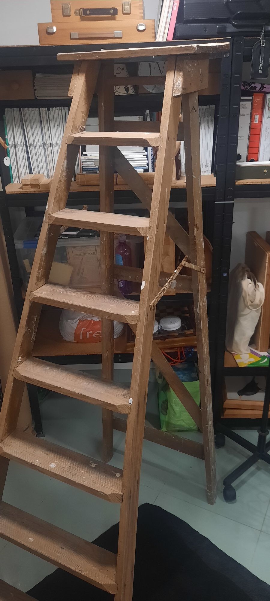 Escadote antigo para restauro (ou não)