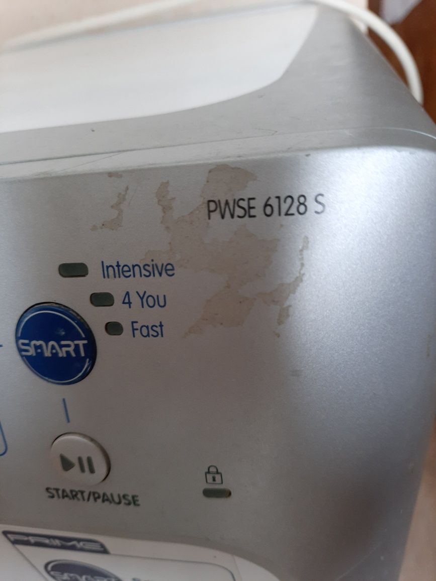 Продам стиральную машинку Indesit PWSE 6128 S на запчасти