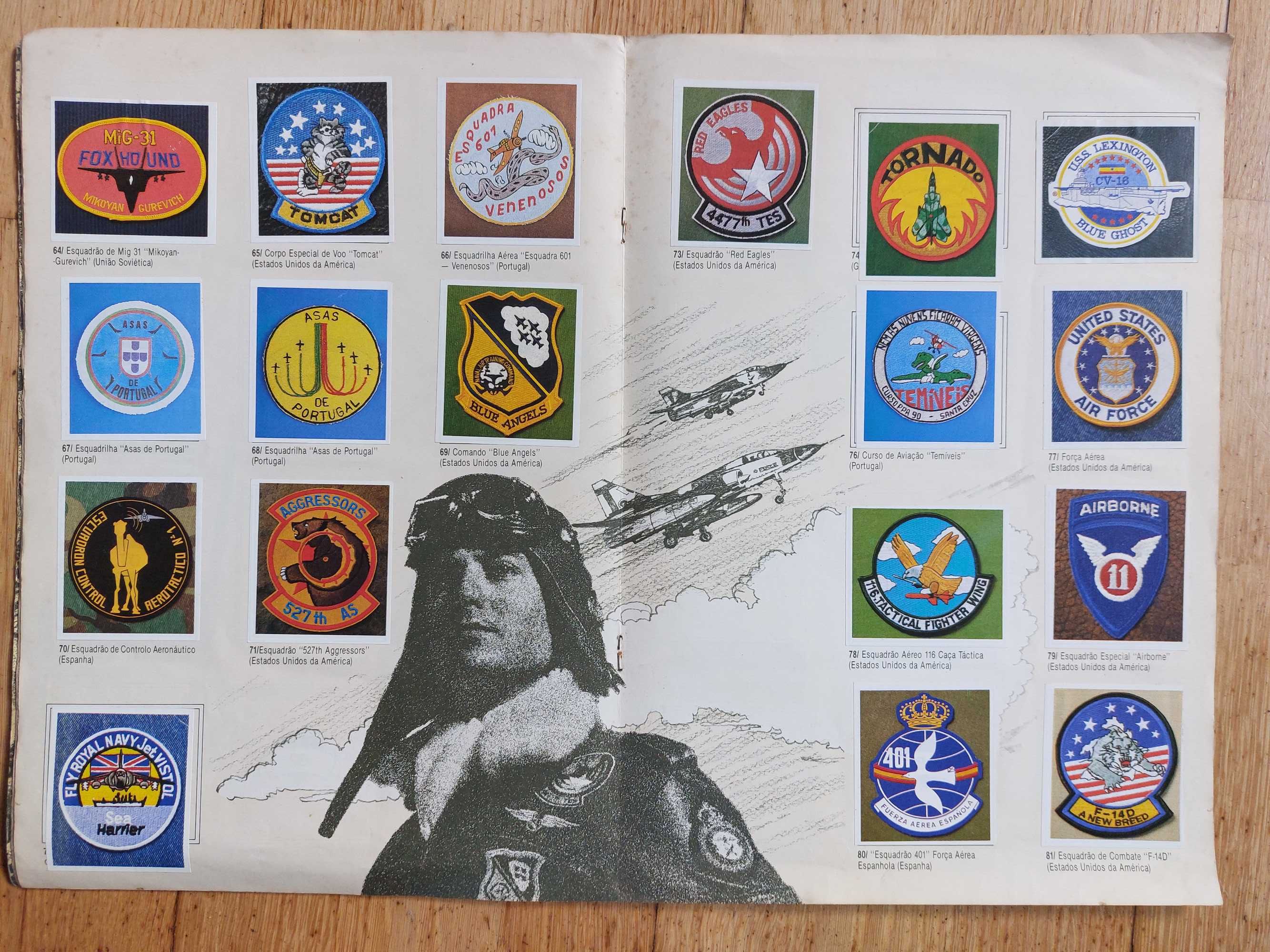Caderneta de cromos Armas e emblemas - Completa