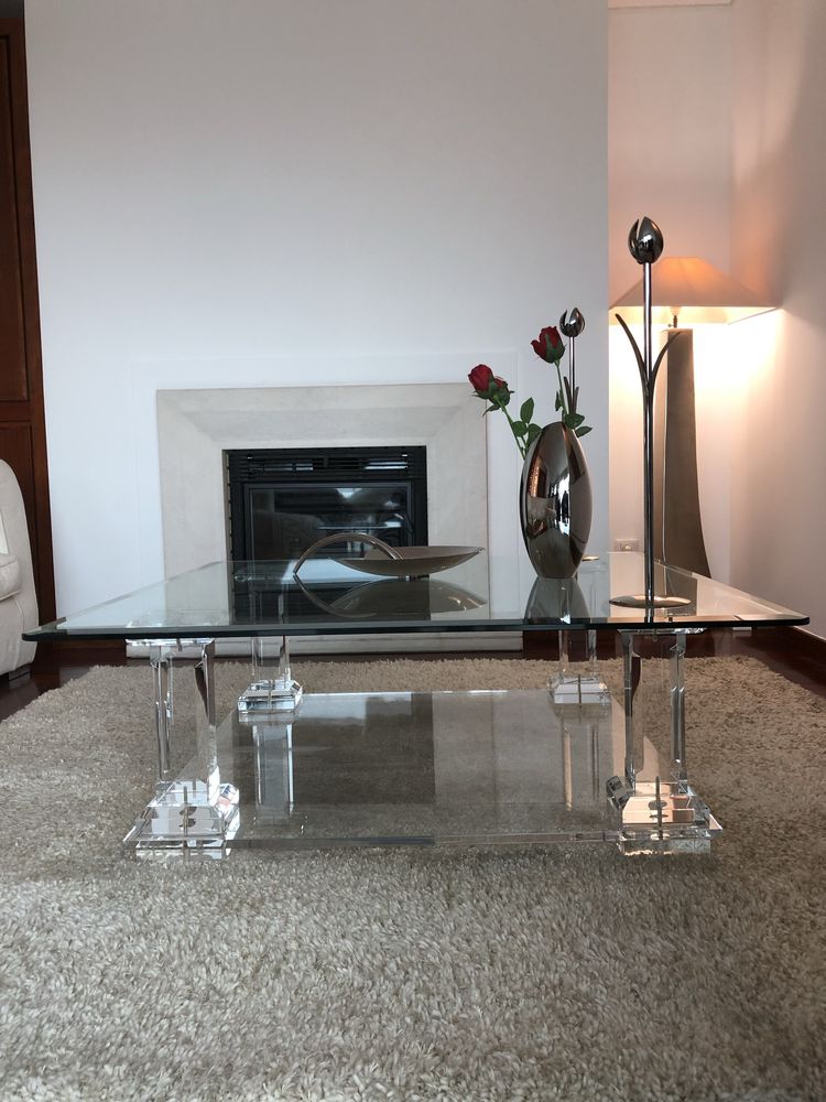 Mesa de centro em vidro e acrílico