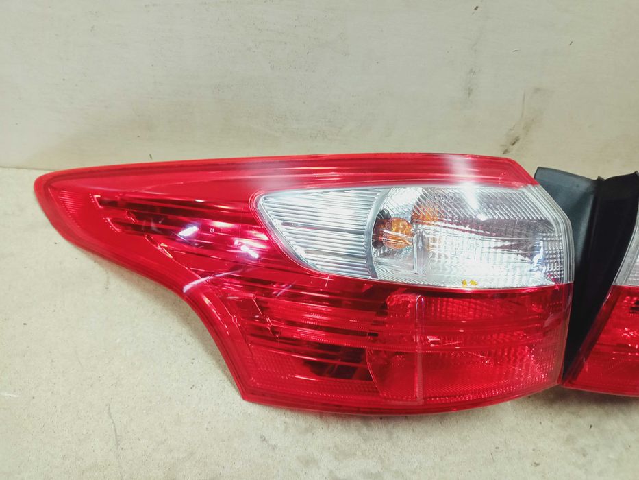 Ford Focus 3 III kombi lampa tył tylna prawa lewa oryginał demontaż