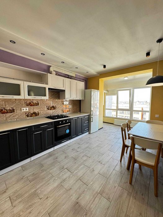 Двокімнатна квартира з ремонтом та меблями  , видова , поруч парку