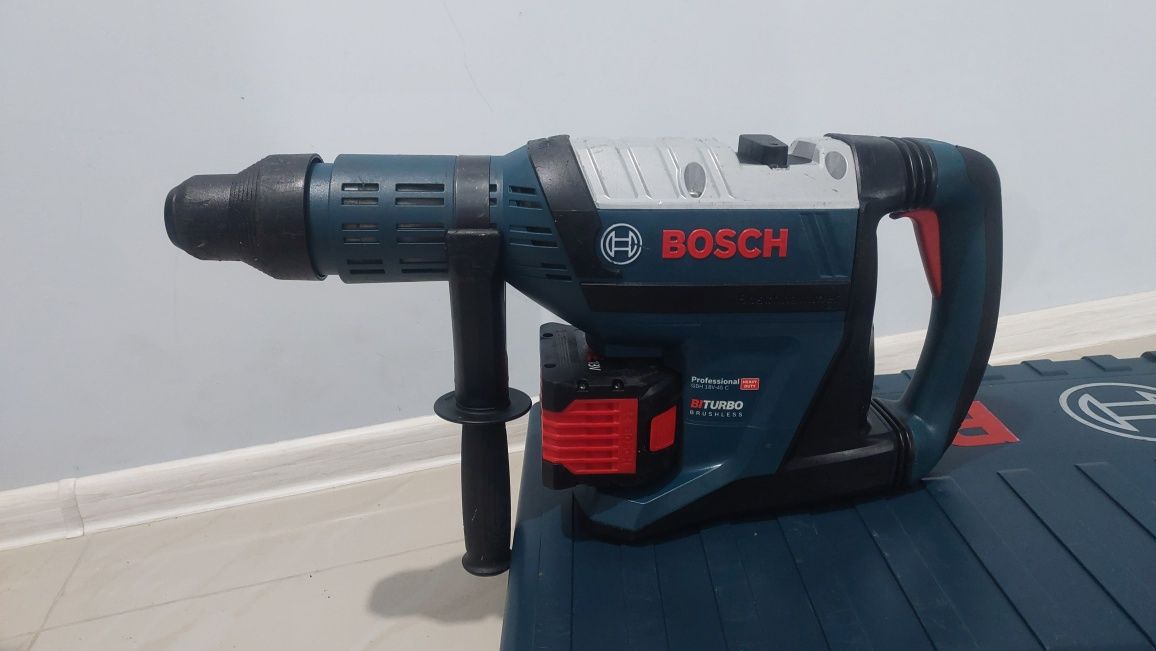 Аккумуляторный перфоратор Bosch BITURBO GBH 18V-45 C с SDS max 12Дж