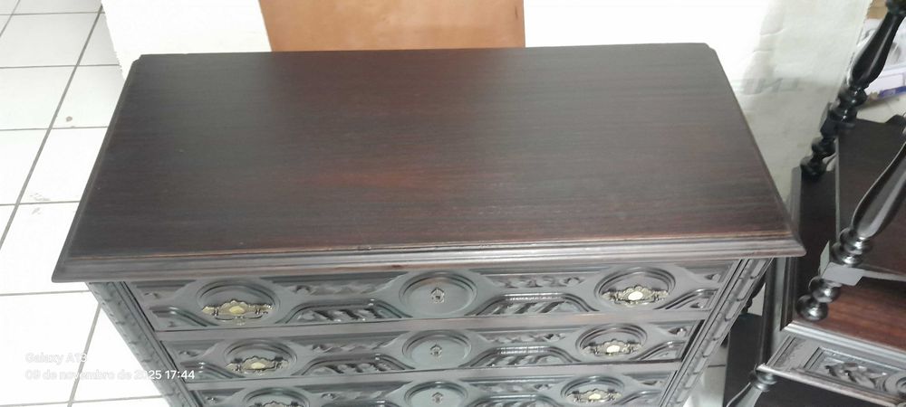 Cómoda em madeira nº 1