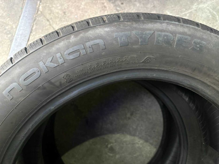 Шины 215/55 R17 Nokian пара зима (5.5/6мм 2020) L7