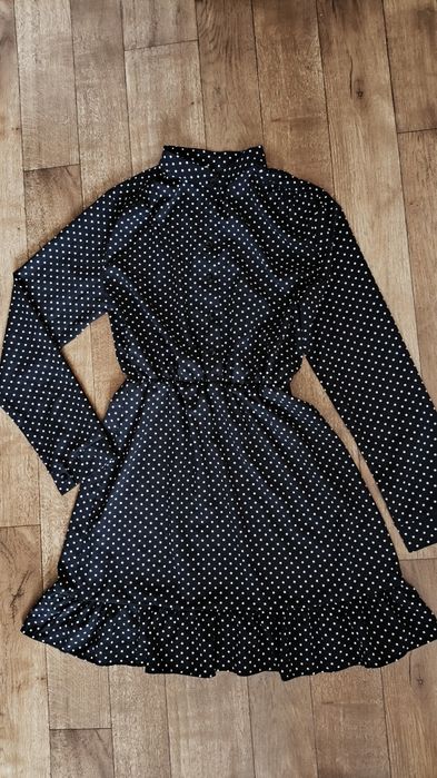 Нове чорне плаття в горошок