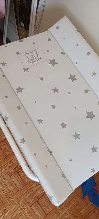 Banheira de bebe e trocador de fraldas