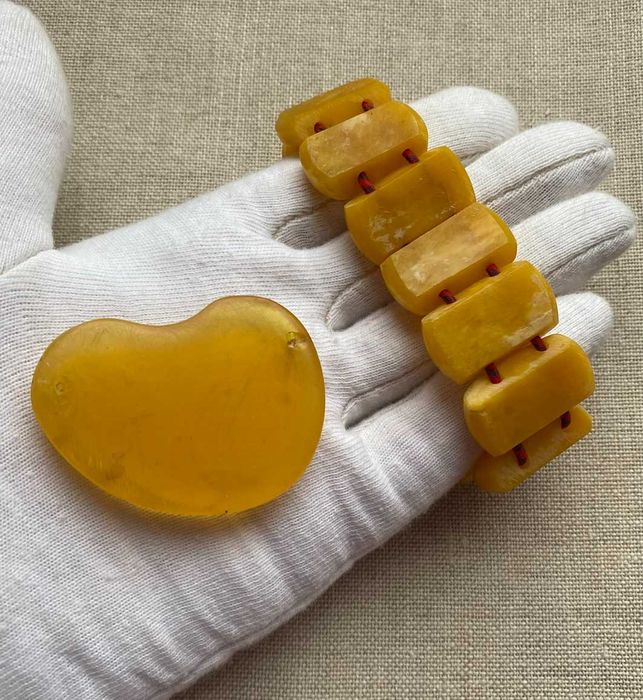 Старый бакелит. Под янтарь.