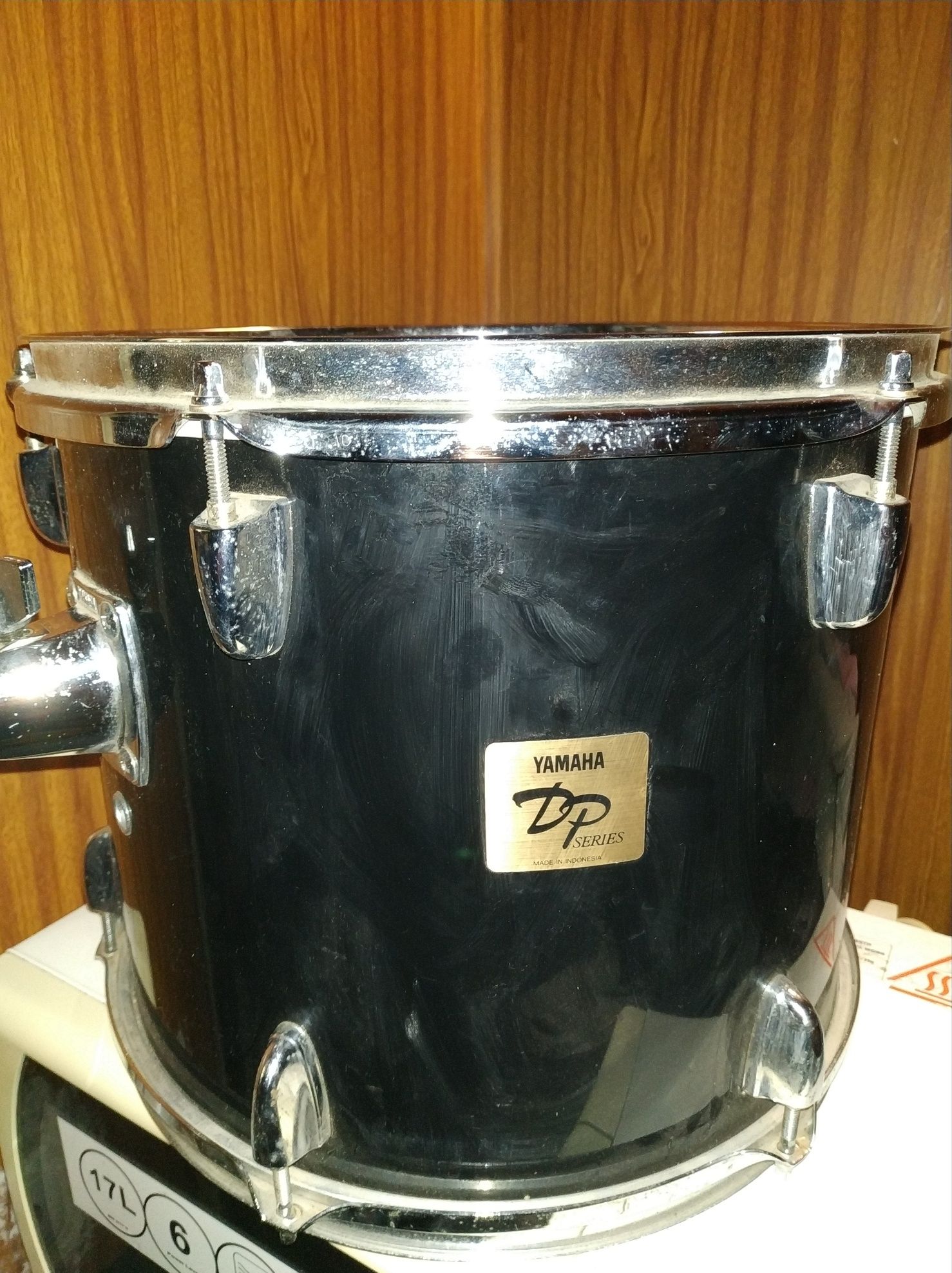 Барабан профессиональный Yamaha. Диаметр окружности 34 см.