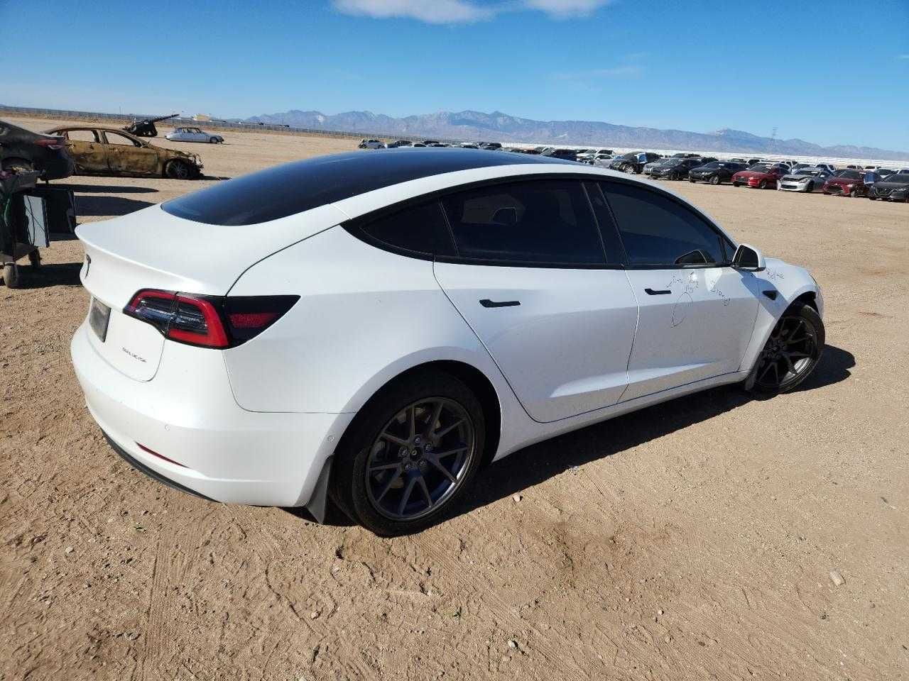Tesla Model 3 Dual Motor Long Range 2021)