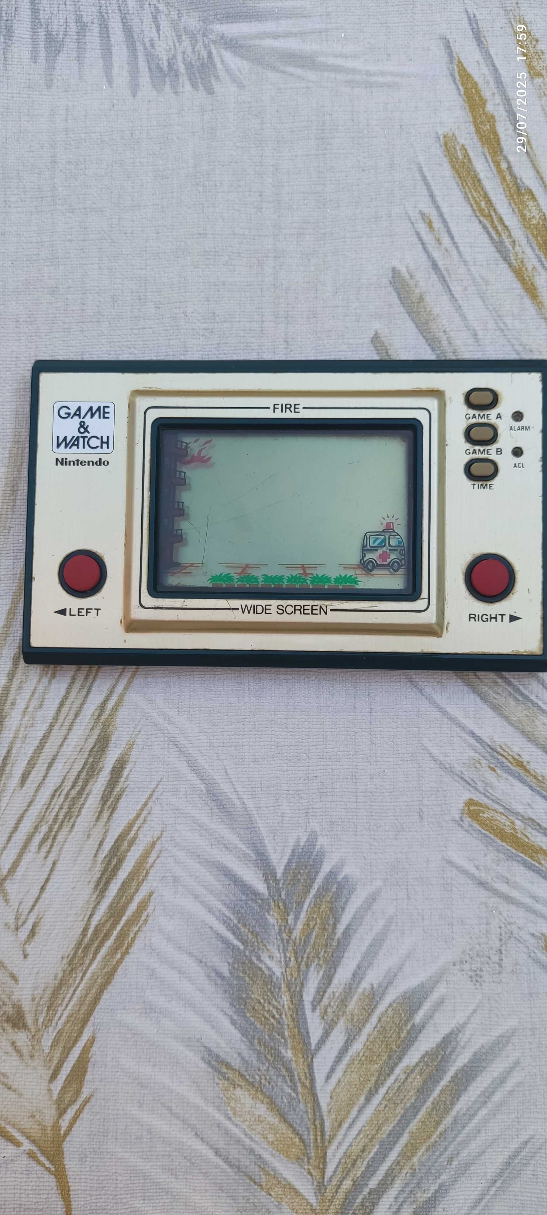 FireGame & watch  da  Nitendo 
Original da década de 80.