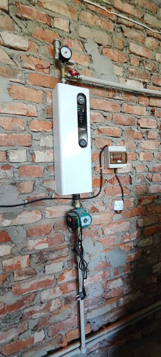 Продам нову половину будинку.Три роздільні кімнати.Два санвузли.Гараж